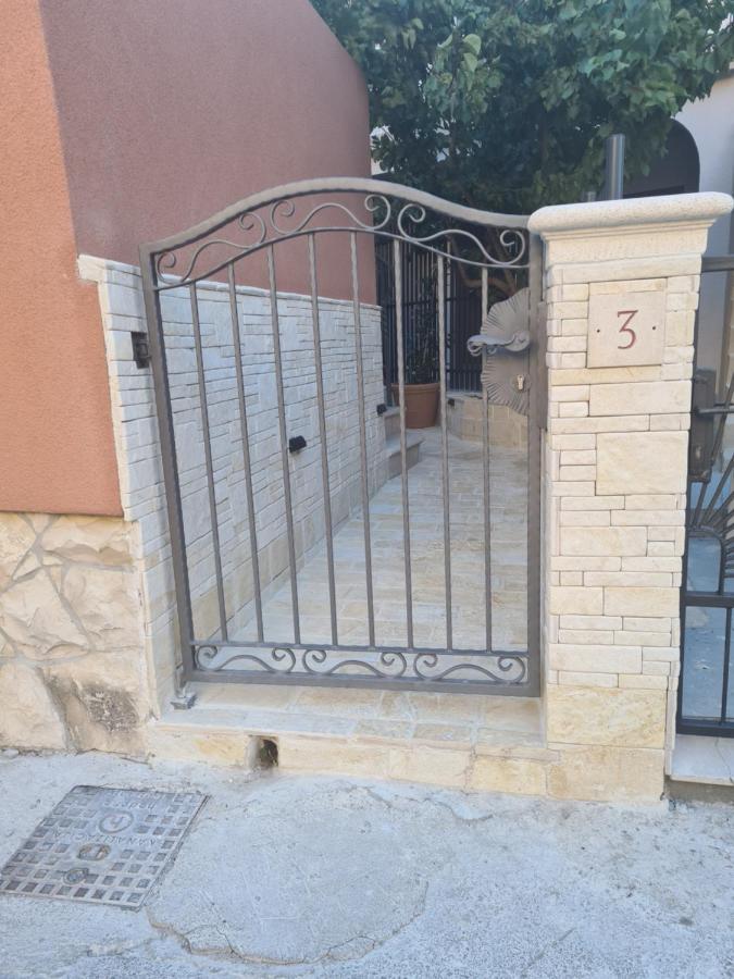 La Corte Di Kate Biograd Na Moru Exterior foto